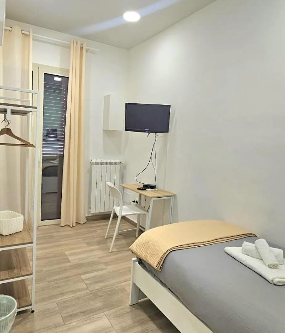 Archimede Rooms Palermo 0*,  Italy